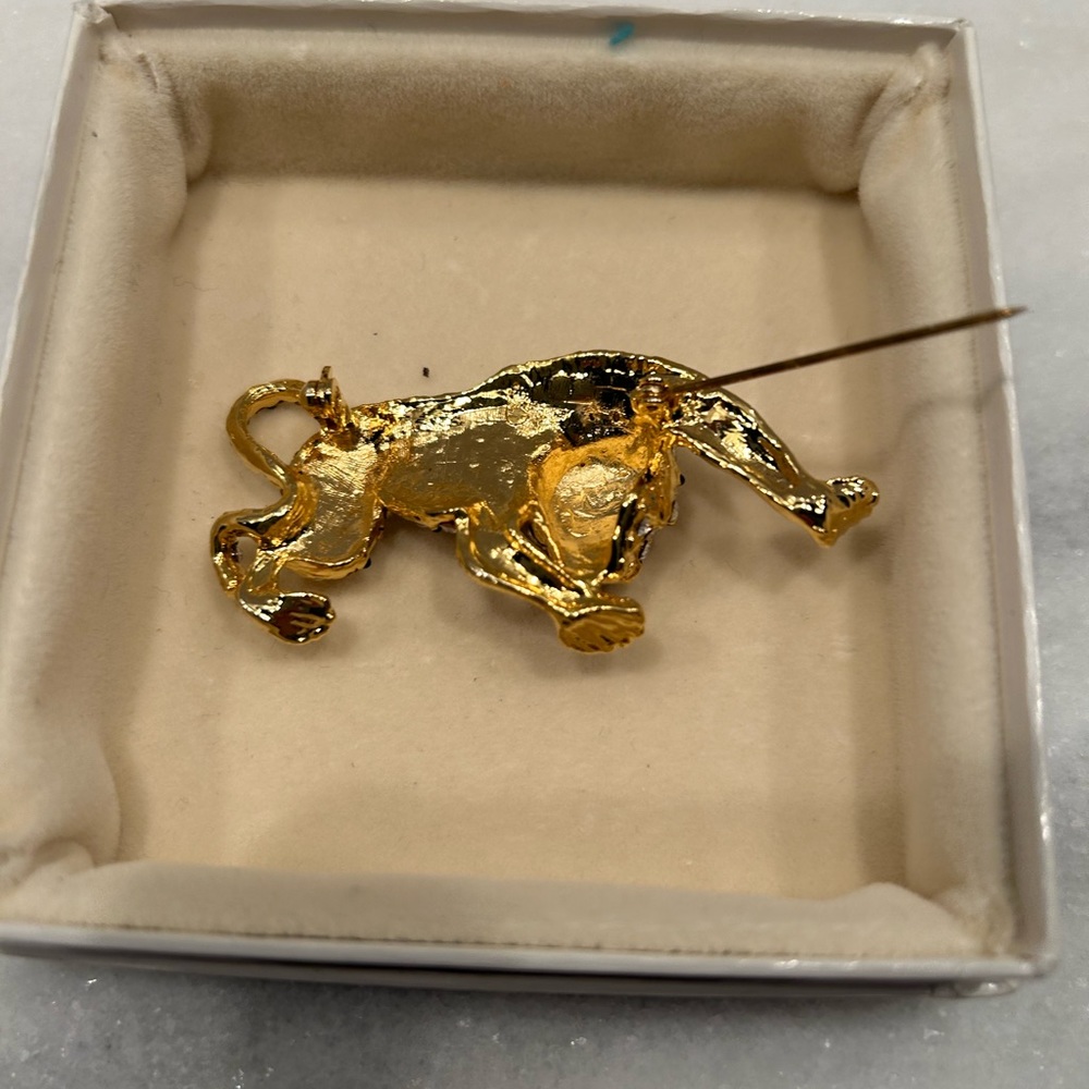 Crystal Leopard Brooch - Picture 3 of 4